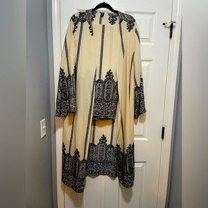 Beautiful print coat and pants. Long and wide sleeves, women tops and pants.